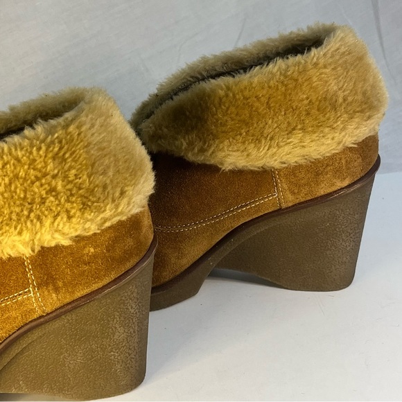 B MAKOWSKY Nellie Leather / Faux Fur Upper Wedge Booties size 6.5 - Picture 9 of 13